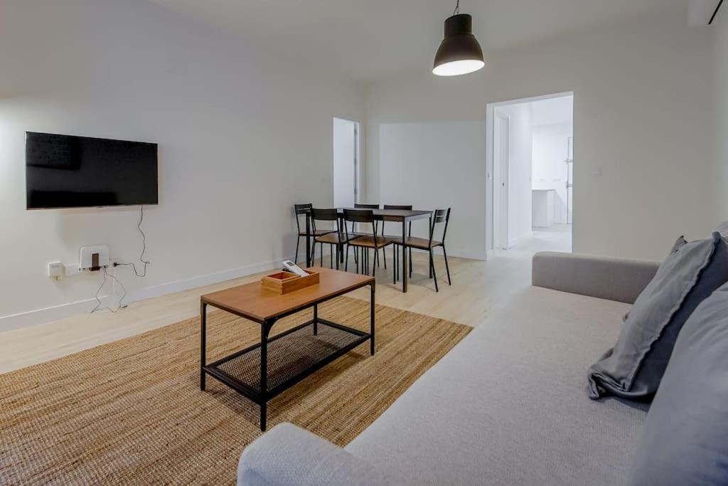 Modern Apt Para 6Px En La Plaza De Tirso De Molina Madrid Exterior foto